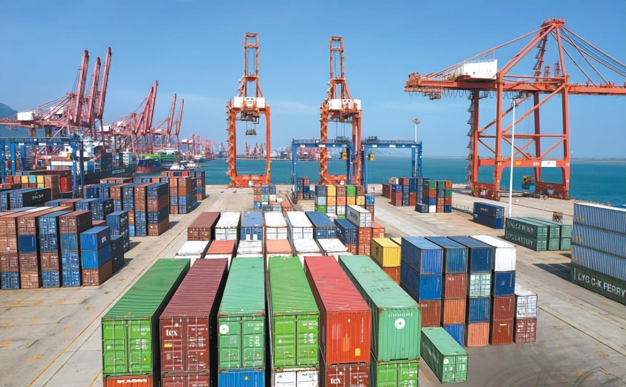 前三季度中国出口增长5.2%,贸易顺差扩大44.2%,2.