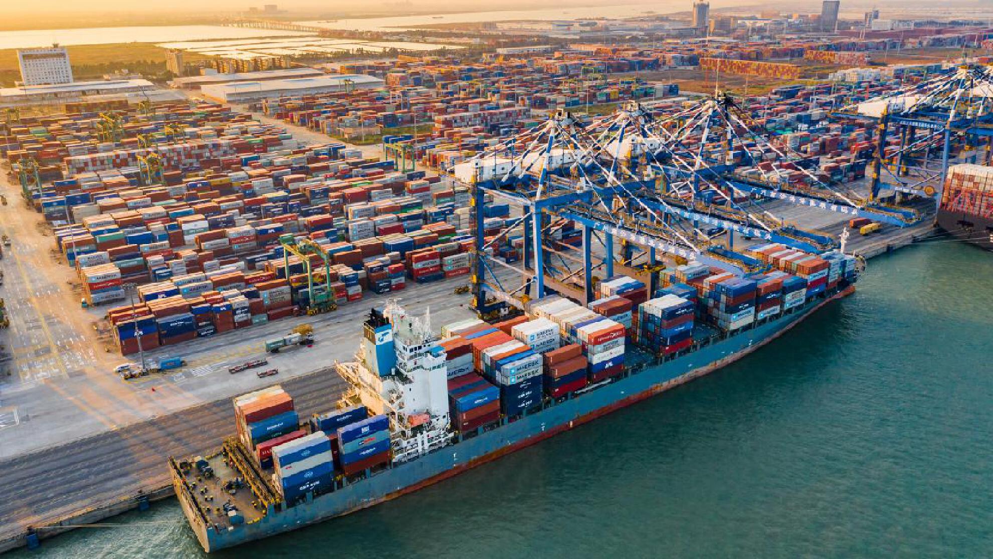 今年前4个月中国货物贸易进出口同比增长2.4%_财富号_东方财富网